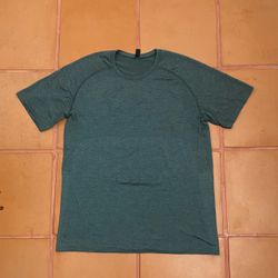 Lululemon green shirt size xl