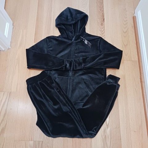 2 Piece Sweatsuit 
Pull-Ova Hoodie-Joggers
Winter Sherpa Fleece Lined Pants Really Warm And Soft Size S/m,