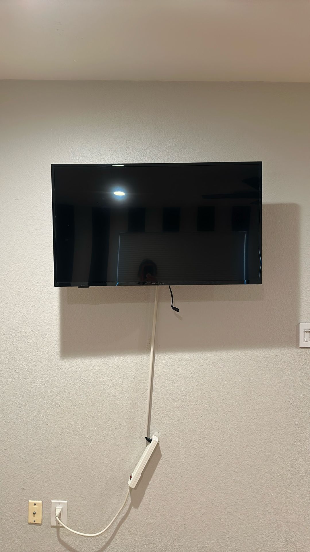 40” Insignia TV with Wall Mount