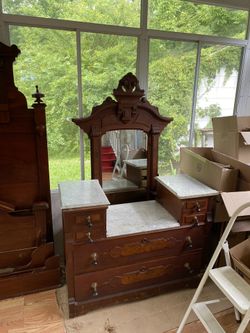 1930 Circa Make Up Vanity