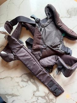 Infantino 4-in-1 Baby carrier.