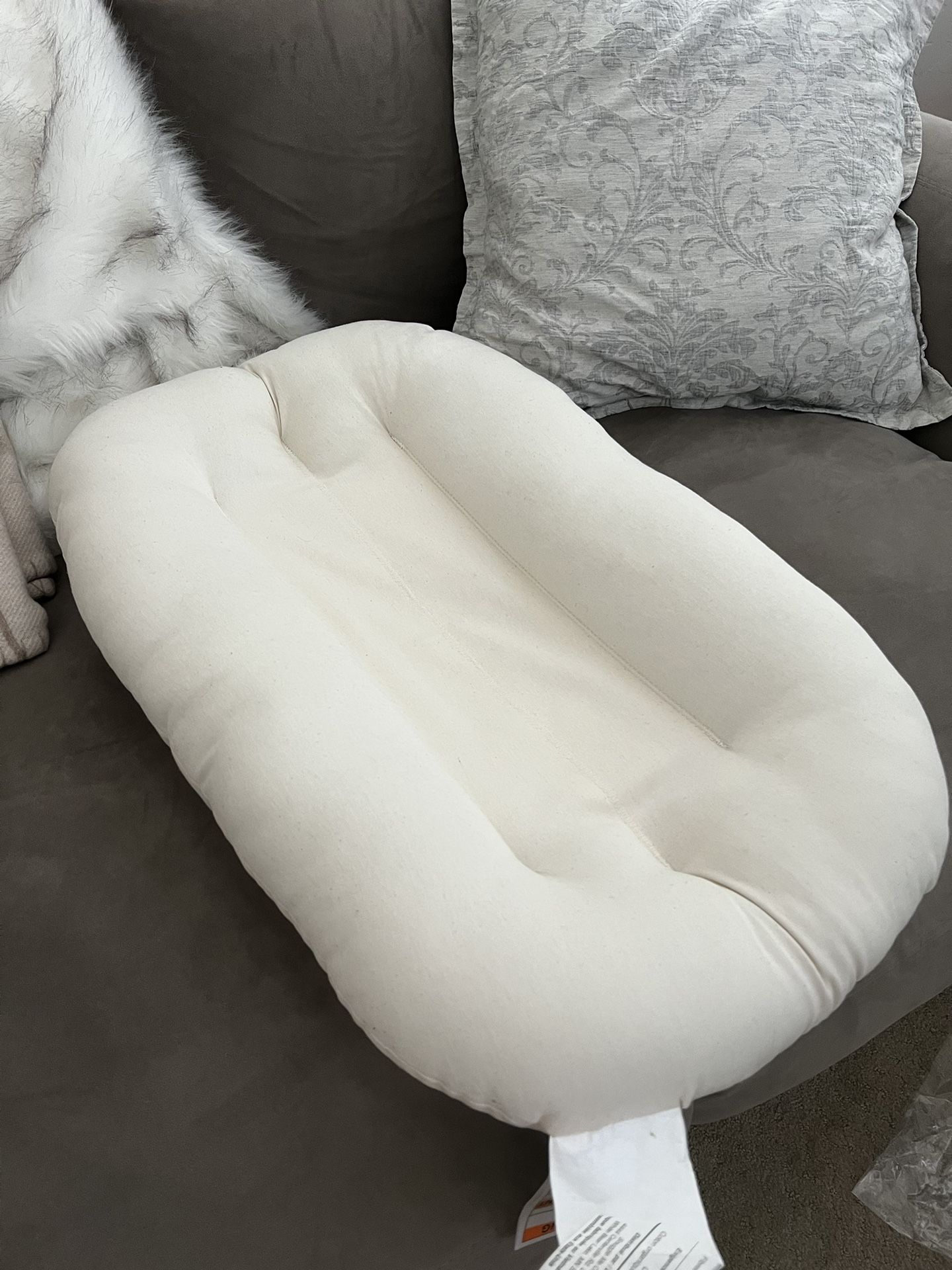 Snuggle me Lounger in natural