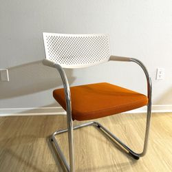 Vitra - The Visasoft Visavis Chair (designed by Antonio Citterio with Glen Oliver Low)