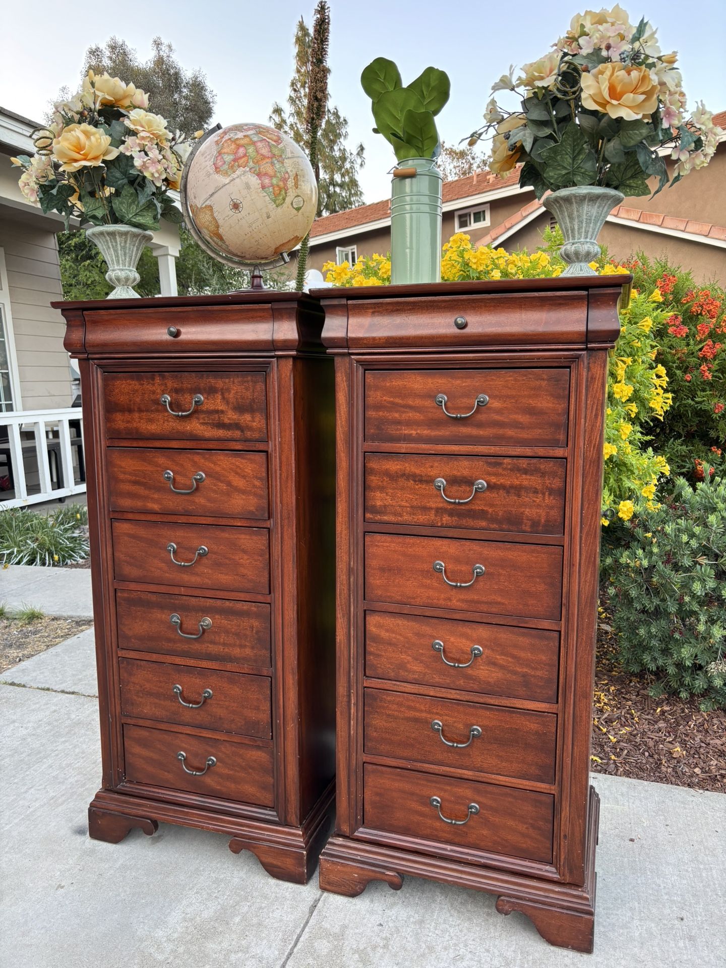 Solid Wood 14 Drawer Rotating Dresser Chest of Drawers with Mirror Furniture Great Condition