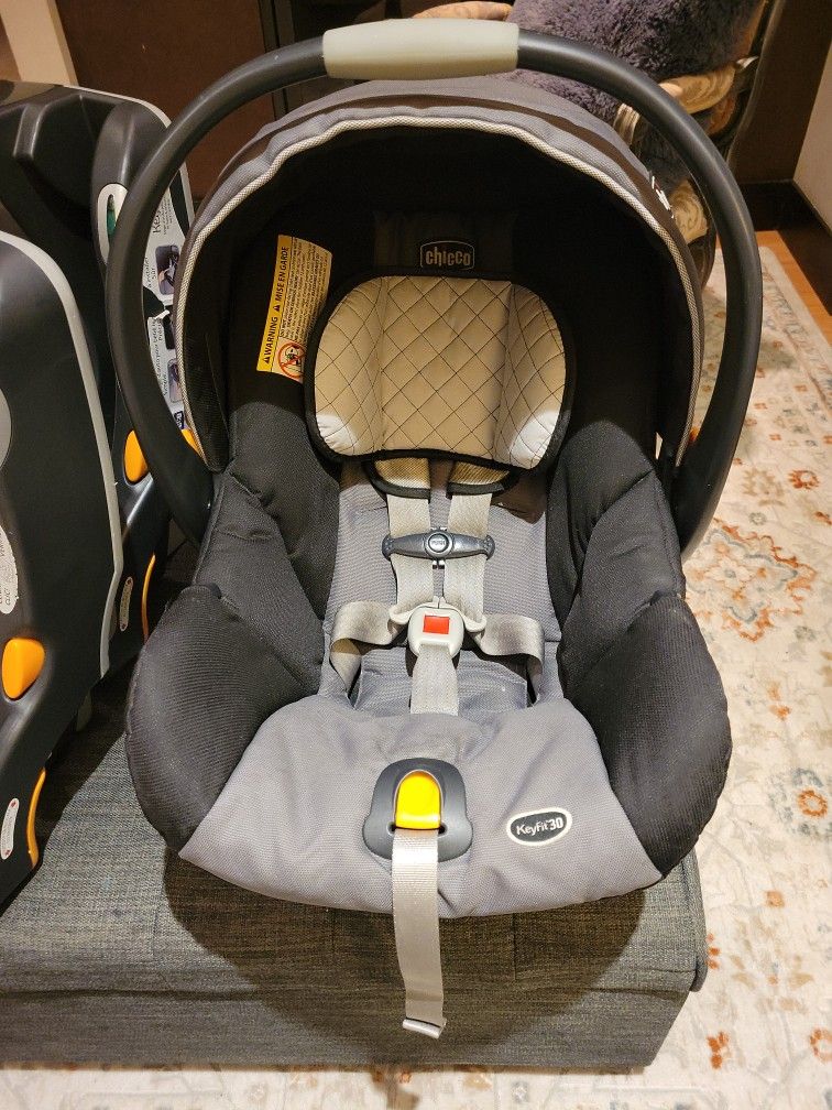 Chicco Keyfit 30 Infant Seat + Base