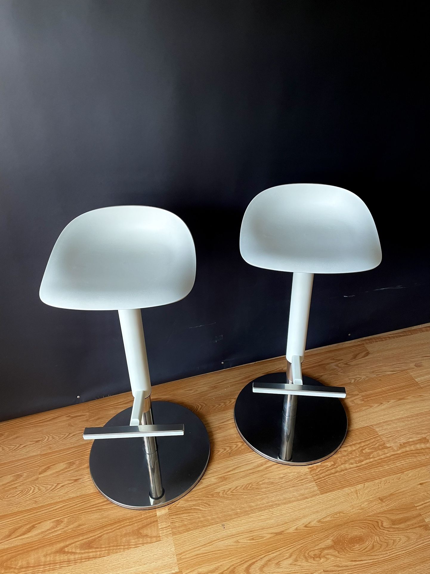 2 IKEA JANINGE BAR STOOLS WHITE