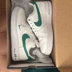 Women’s Airforce 1s