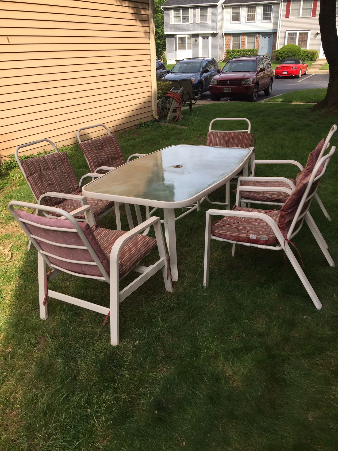Big. Patio set for sale in very good condition Big table 6 chairs