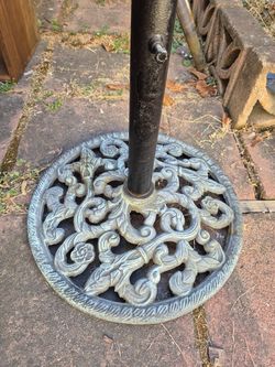 Ornate Circle Cast Iron Patio Umbrella Base
