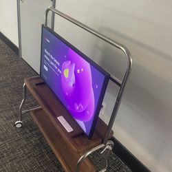 32” Samsung tv with table