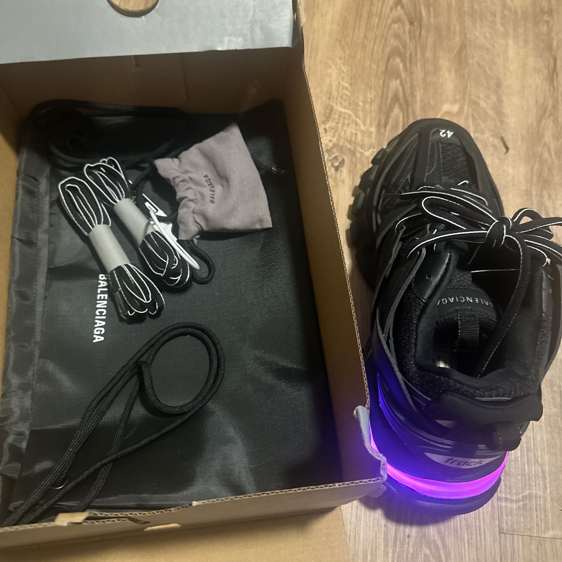 LED BALENCIAGA TRACKS SIZE 42 8.5-9 Men (look At Description)