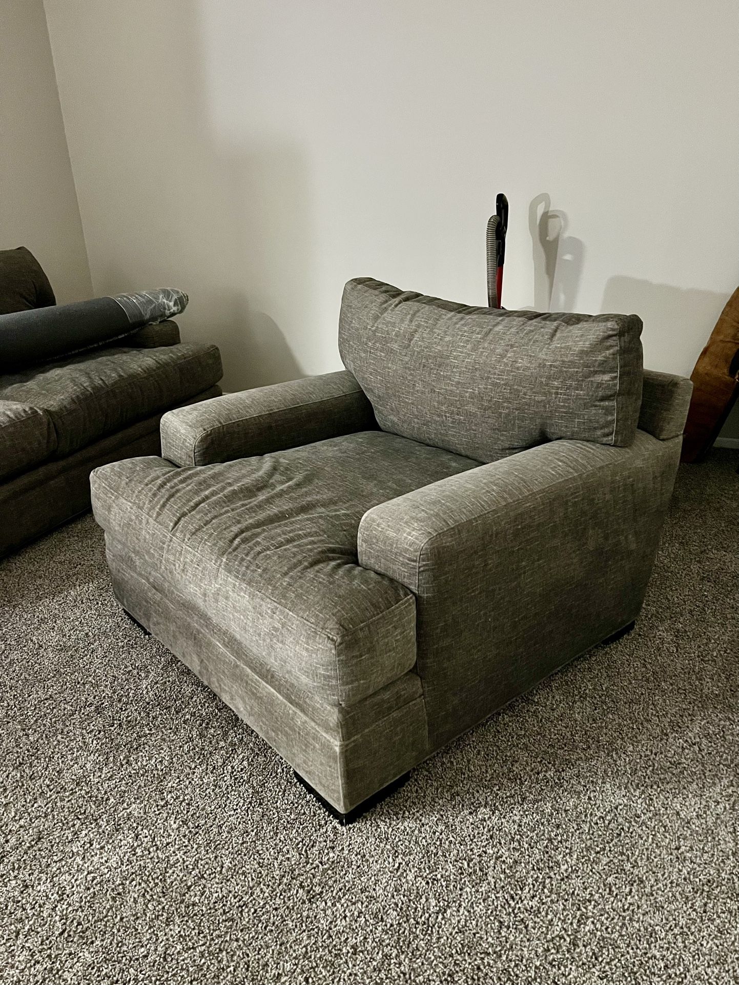 Cindy Crawford Collection Loveseat w/footrest