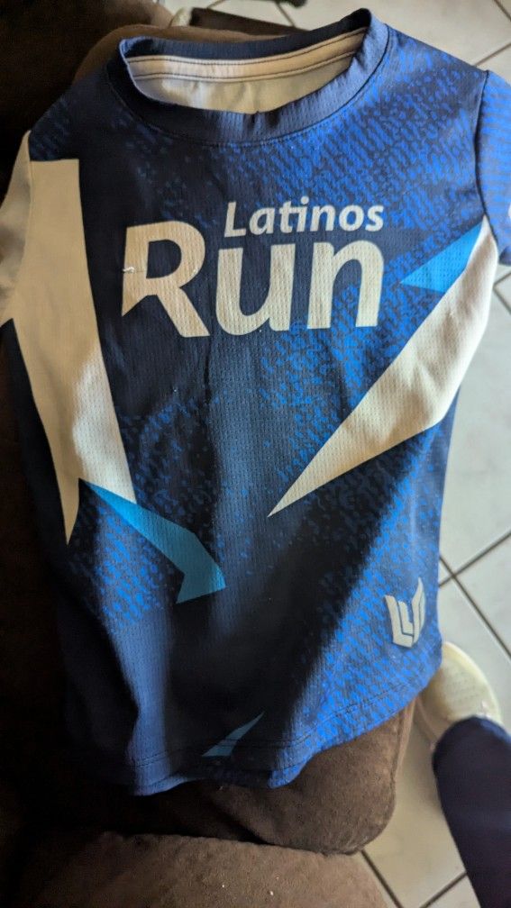 Latinos run - Youth Shirt YXS