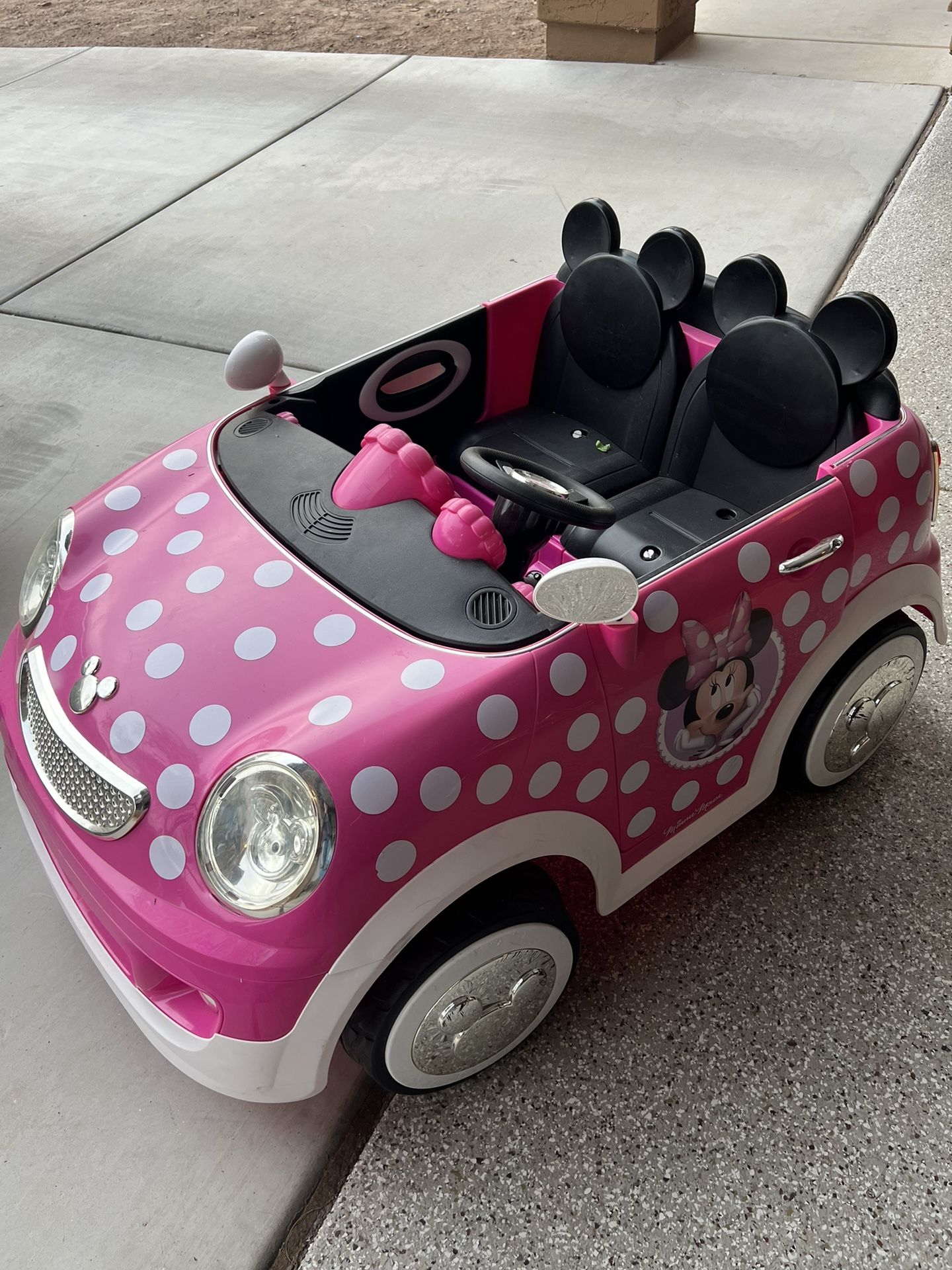 Disney Minnie Mouse Hot Rod Coupe Ride-On Toy by Kid Trax, 12 Volt