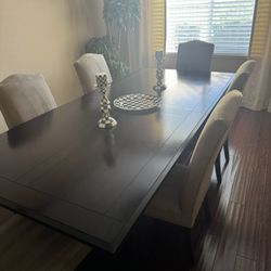Restoration Hardware Dinning Table 