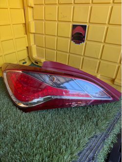 2013 Hyundai Genesis Left Side Tail Light Part