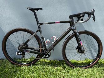 🚴🏻 Scott Addict Gravel Carbon Bike – Size 56/L  Scott Addict GR AXS Carbon Gravel Bike – Size 56/L