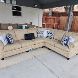 GORGEOUS SECTIONAL 