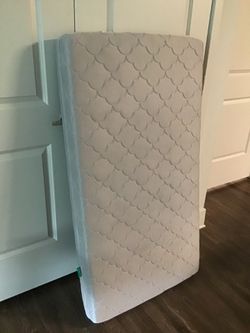 Newton mattress - the original size ( comes with 2 cover sheets)