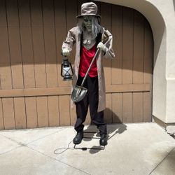 Animated, Grave Digger Figure