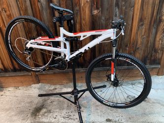 2018 Diamondback Recoil full suspension medium frame 29inch wheels and tires front and rear disc brakes super nice and clean bike Excellent conditio