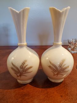 Lenox Wheat Pattern Porcelain High Vase with 24-K Gold
