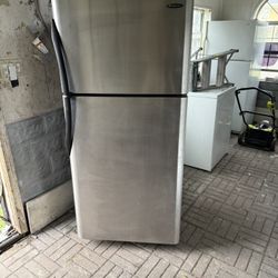 🇺🇸EXCELLENT RUNNING  BEAUTIFUL  21 CU. FT. STAINLESS STEEL FRIDGE❤️RUNS LIKE BRAND NEW😘HAS EVERYTHING IS IN IT NOTHING MISSING🎊ITS BEEN CLEANED IN