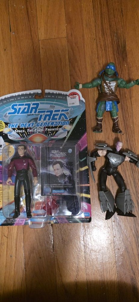 TOY FIGURE LOT