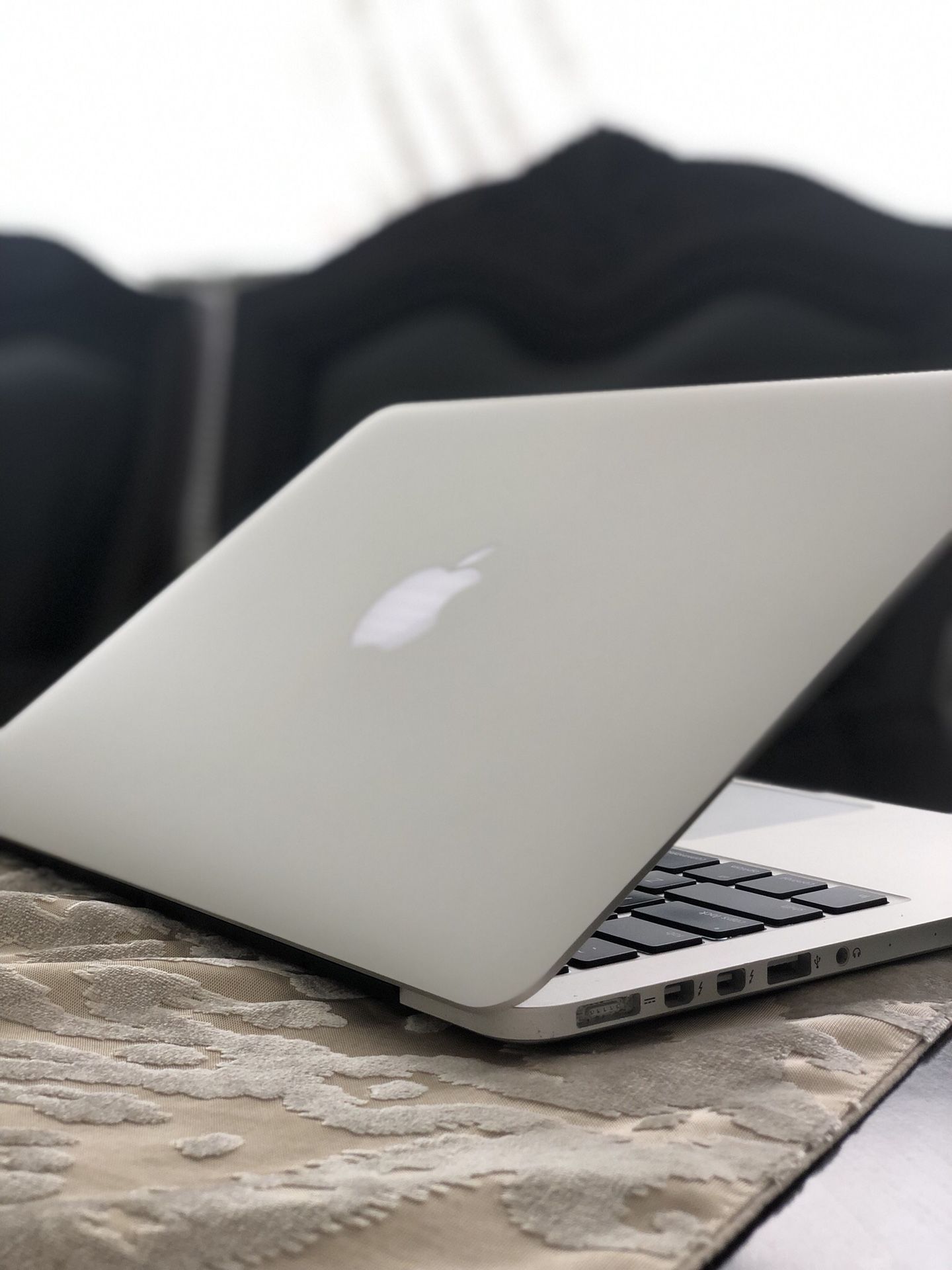 **MacBook Pro 13in Retina Display 2014-2015 Model***