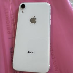 📱 iPhone XR 64GB – White – Unlocked (A1984)