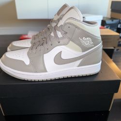 Air Jordan 1 Mid Linen College Grey Mens Size 8