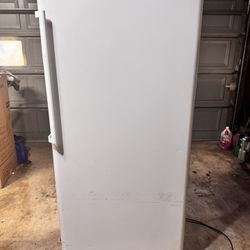 Danby 16.7 cu.ft. Upright Freezer/congelador Parado Marca Danby 