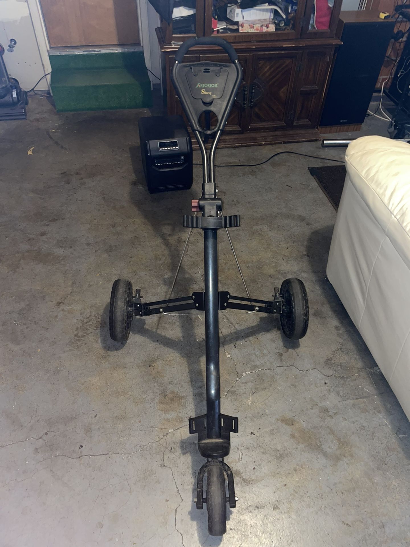 Golf Push Cart Wheel Broken   Can Take Pictures   