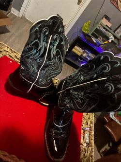 size 9B black and teal boots