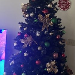 Árbol Navideño  Con Decoración Pre- Encendido Pre Lit. Christmas Tree . With Decor  