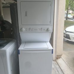 Fridgedaire Stackable Washer And Gas Dryer 