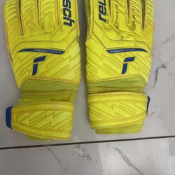 Reusch Soccer Goalkeeper Gloves Adjustible Wrist Wrap Yellow