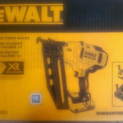 BRAND NEW DEWALT 20V 16 GAUGE ANGLED FINISH NAILER WITH BATTERY & CHARGER