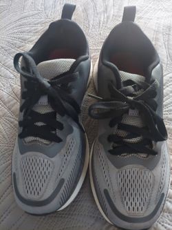 Vendo bonitos tenis zize 7 para hombre