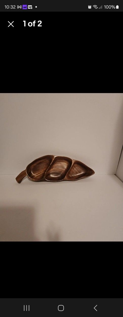 Monkey pod leaf tray