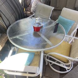 Round Patio Table & Chairs 