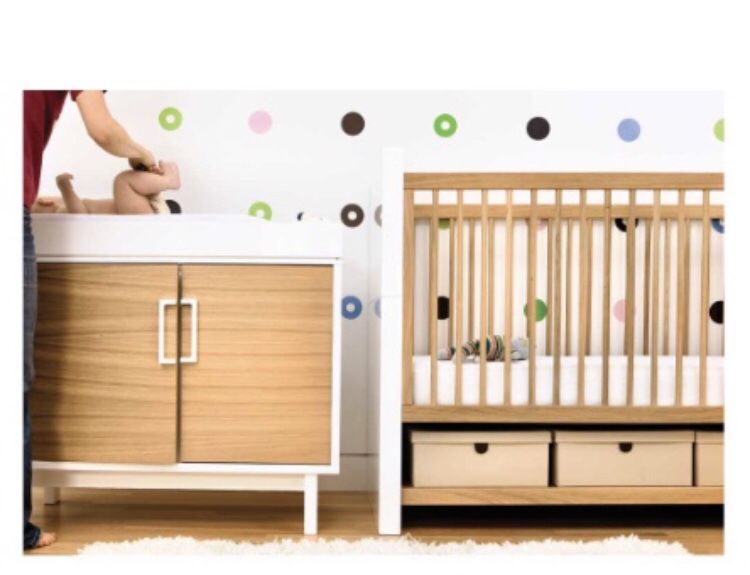 Crib and baby change table by Netto Collection modern an beautiful design.