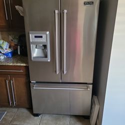 Viking Profesional Refrigerator 