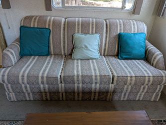 Couch with pull out mattress