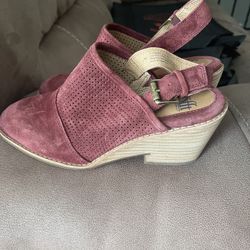 Sofft Closed Toe With Heels Size 8.