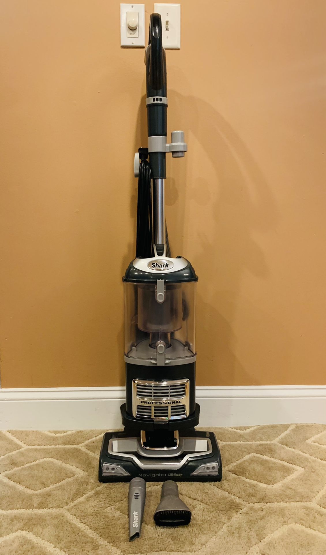 Shark navigator lift away vacuum cleaner