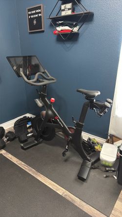 Original Peloton bike with set of 3Ib weights