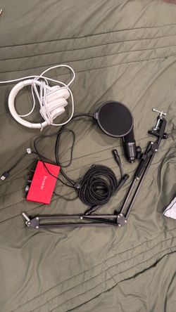 Complete Professional Voice Recording Bundle – Audio-Technica & Focusrite (Like New)