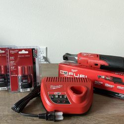 Milwaukee M12 FUEL 3/8” Ratchet Kit (Incl. 2 Batteries) 2567-22