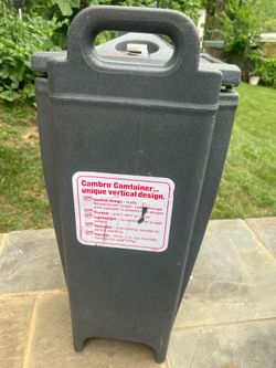 Cambro camtainer